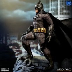 Vendor-unknown Mezco Toyz One:12 Collective DC Comics Batman: Sovereign Knight 1/12 Scale Action Figure