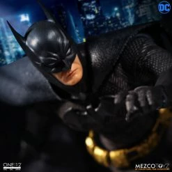 Vendor-unknown Mezco Toyz One:12 Collective DC Comics Batman: Sovereign Knight 1/12 Scale Action Figure