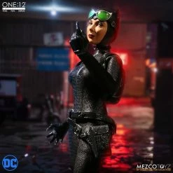 Vendor-unknown Mezco Toyz One:12 Collective DC Comics Catwoman 1/12 Scale 6