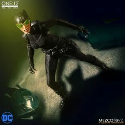 Vendor-unknown Mezco Toyz One:12 Collective DC Comics Catwoman 1/12 Scale 6