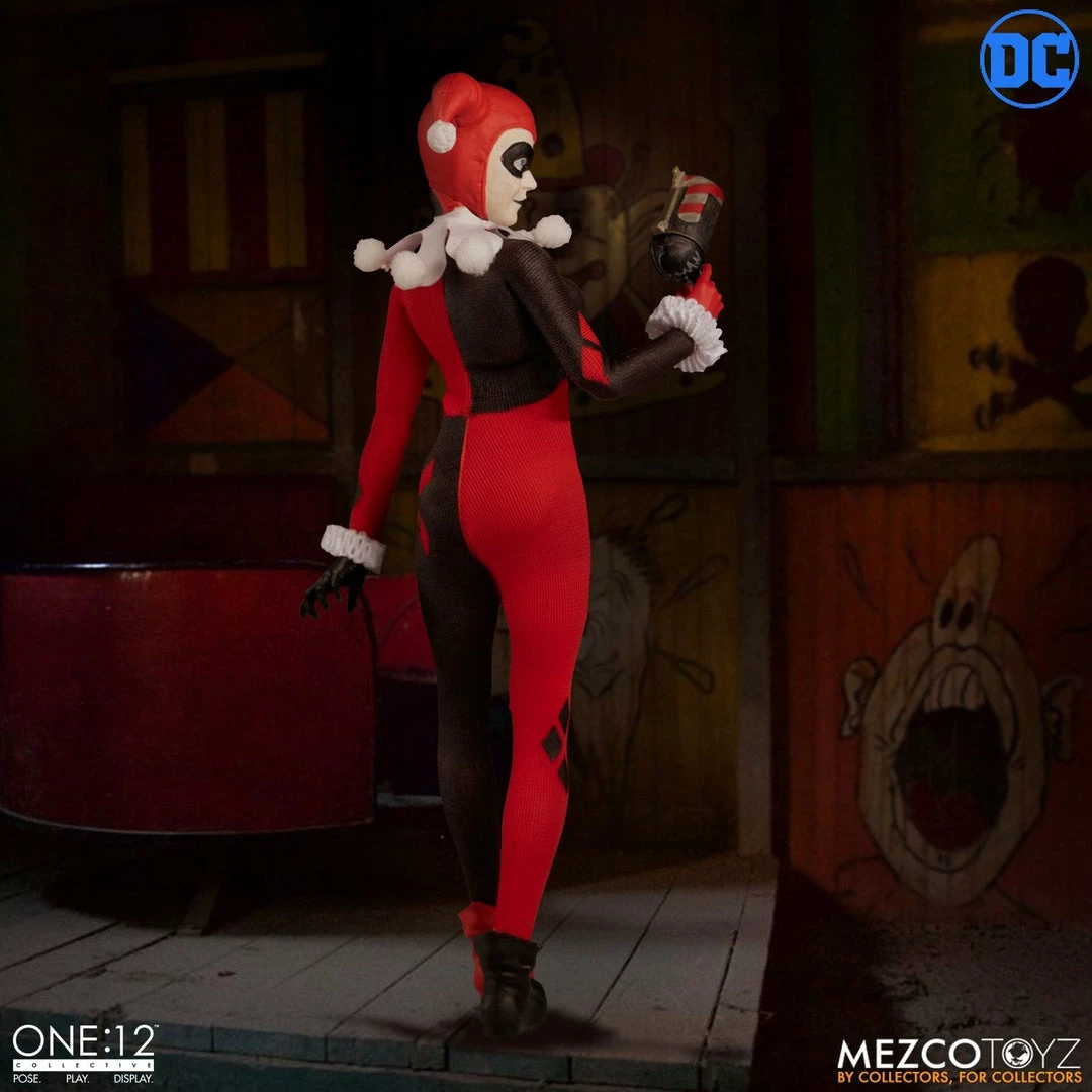 Maybang's Collectibles Mezco Toyz One:12 Collective DC Comics Harley Quinn - Deluxe Edition 1/12 Scale Action Figure 9 Maybang's Collectibles Mezco Toyz One:12 Collective DC Comics Harley Quinn - Deluxe Edition 1/12 Scale Action Figure
