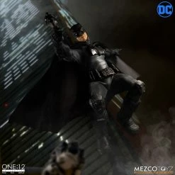 Vendor-unknown Mezco Toyz One:12 Collective DC Comics Batman: Supreme Knight 1/12 Scale Action Figure