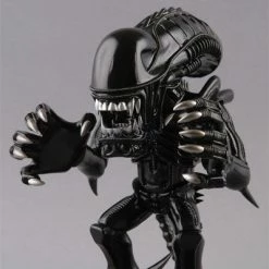 Maybang's Collectibles Medicom Toy Aliens Xenomorph Alien Warrior VCD 8" Vinyl Figure
