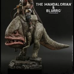 Maybang's Collectibles Hot Toys Star Wars The Mandalorian - Television Masterpiece Series Mandalorian & Blurrg 1/6 Scale Collectible Figure Set