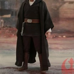 Maybang's Collectibles Hot Toys Star Wars Episode VIII The Last Jedi Luke Skywalker (Crait) 1/6 Scale Action Figure